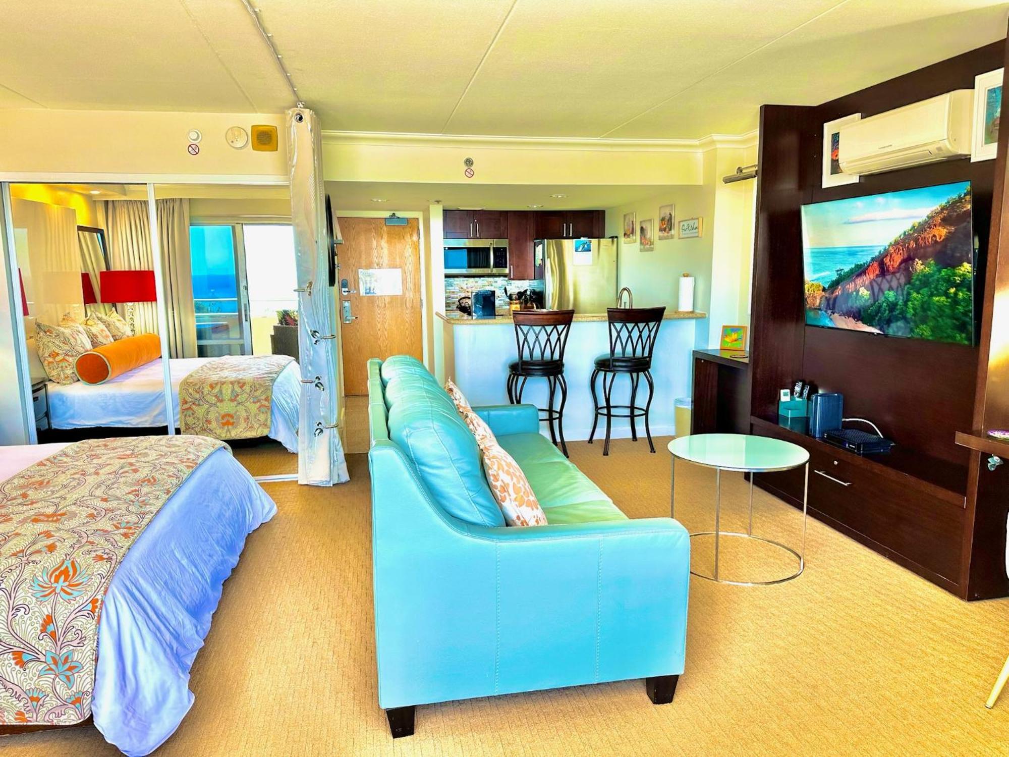 Waikiki Beach Experience! Luxury Oceanview Suite! Гонолулу Экстерьер фото