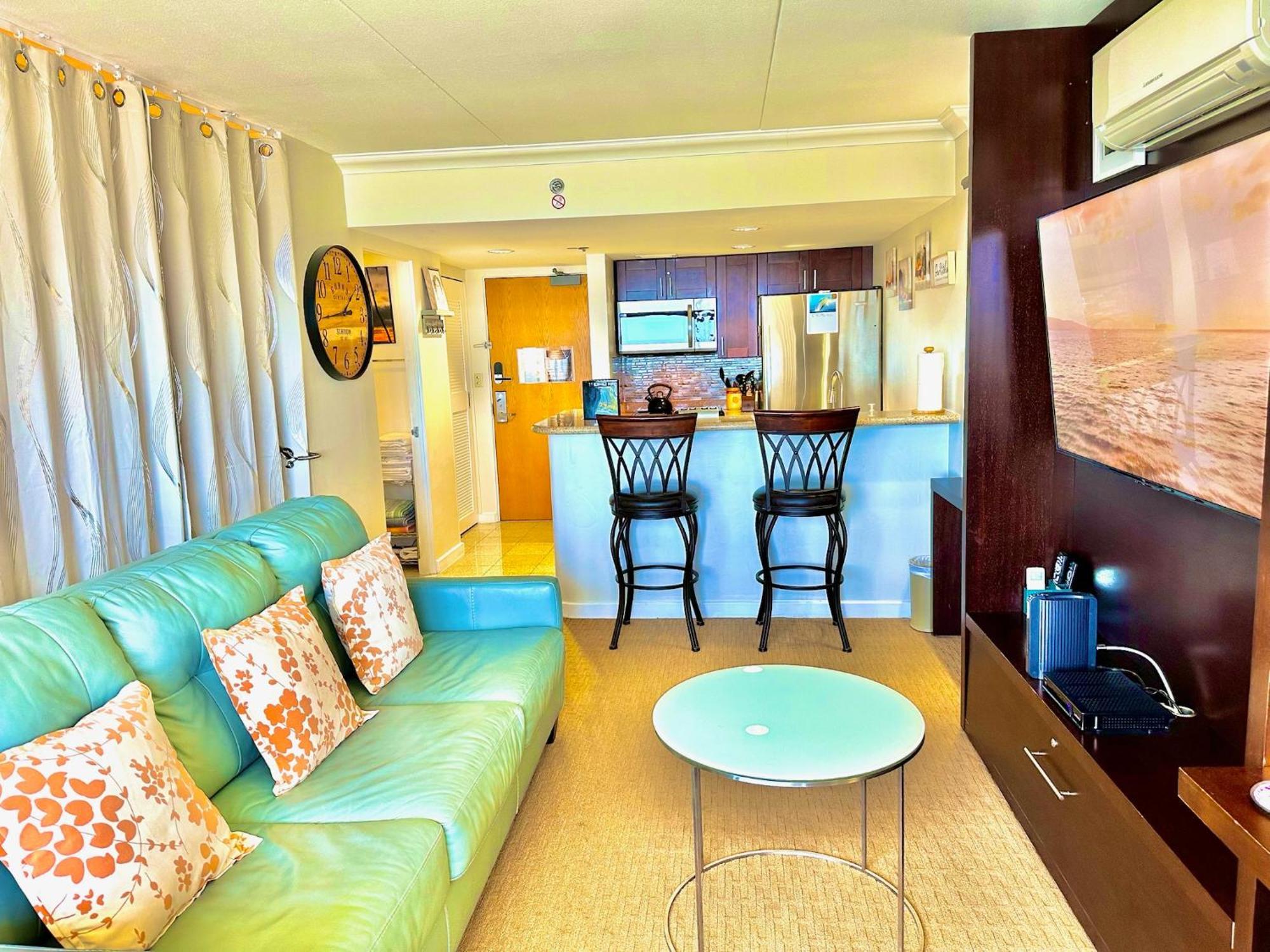 Waikiki Beach Experience! Luxury Oceanview Suite! Гонолулу Экстерьер фото