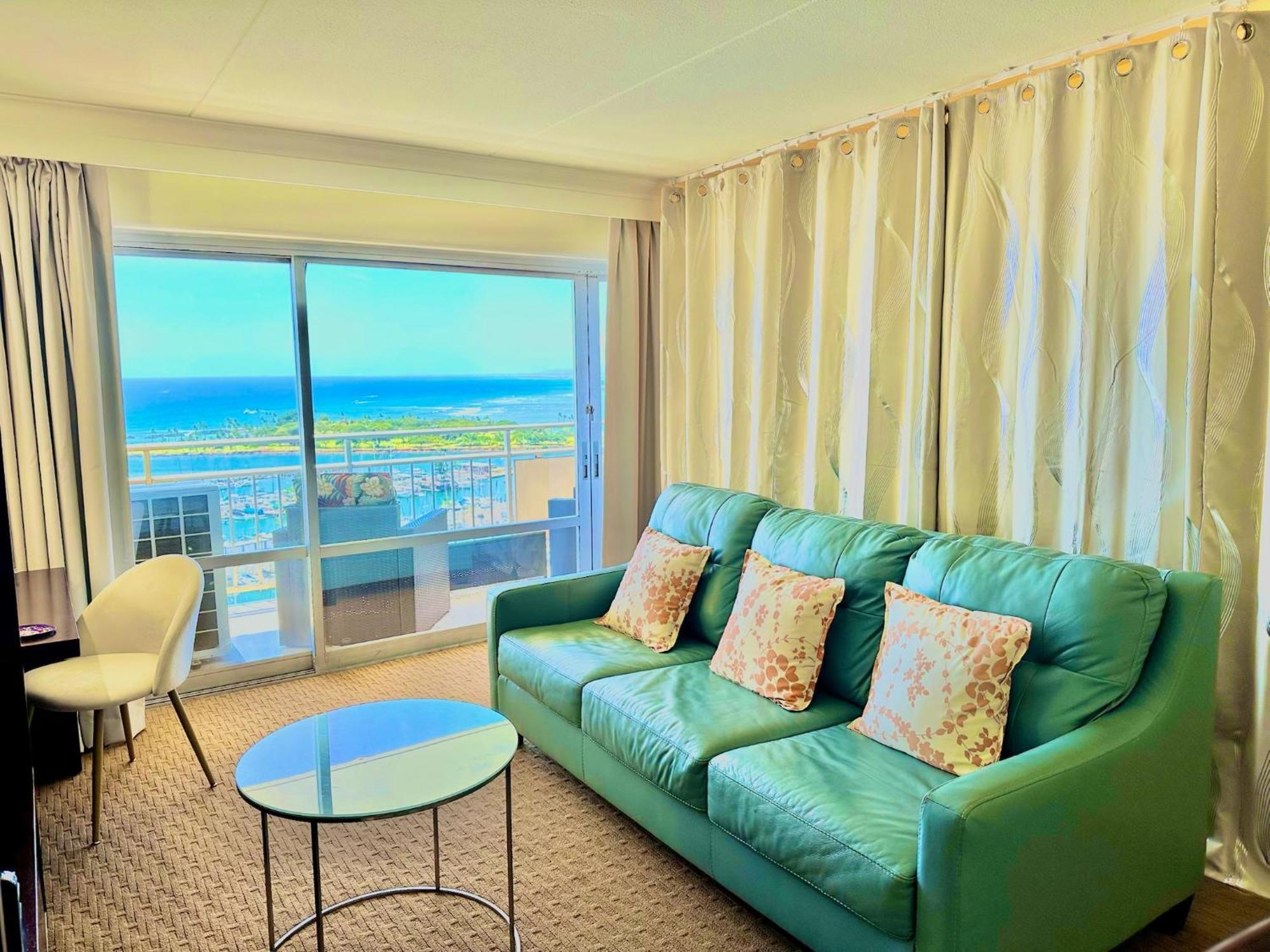 Waikiki Beach Experience! Luxury Oceanview Suite! Гонолулу Экстерьер фото