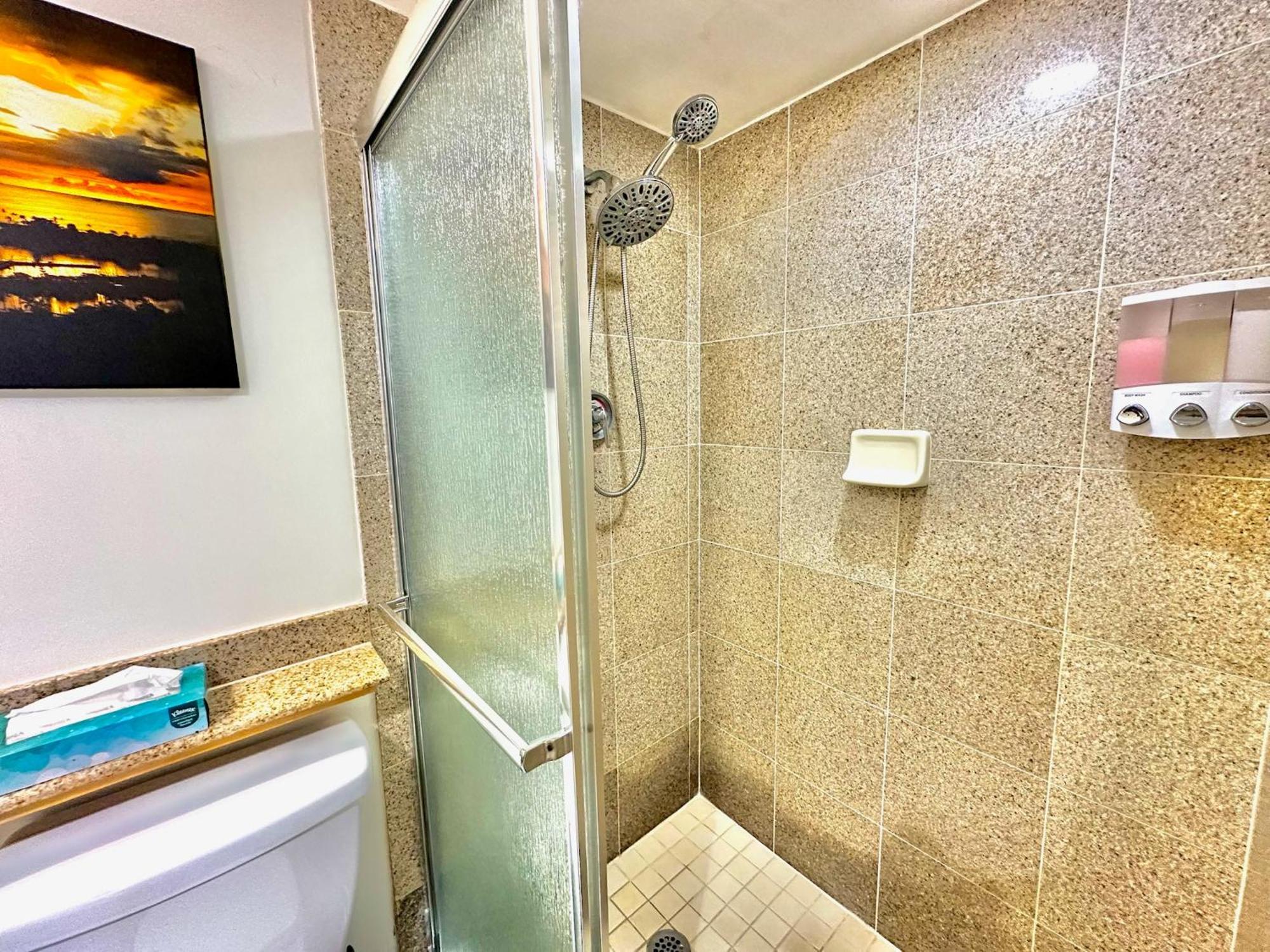 Waikiki Beach Experience! Luxury Oceanview Suite! Гонолулу Экстерьер фото