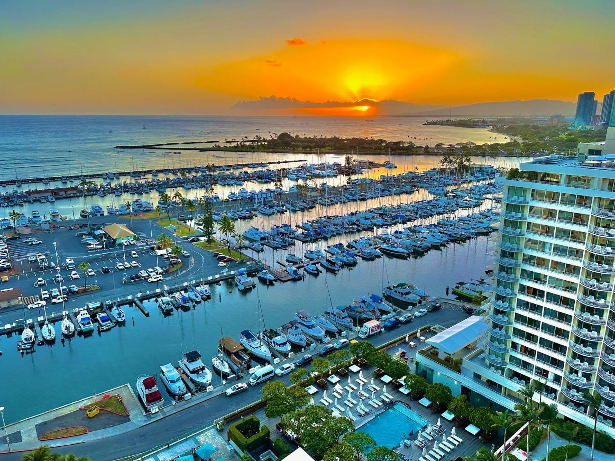 Waikiki Beach Experience! Luxury Oceanview Suite! Гонолулу Экстерьер фото