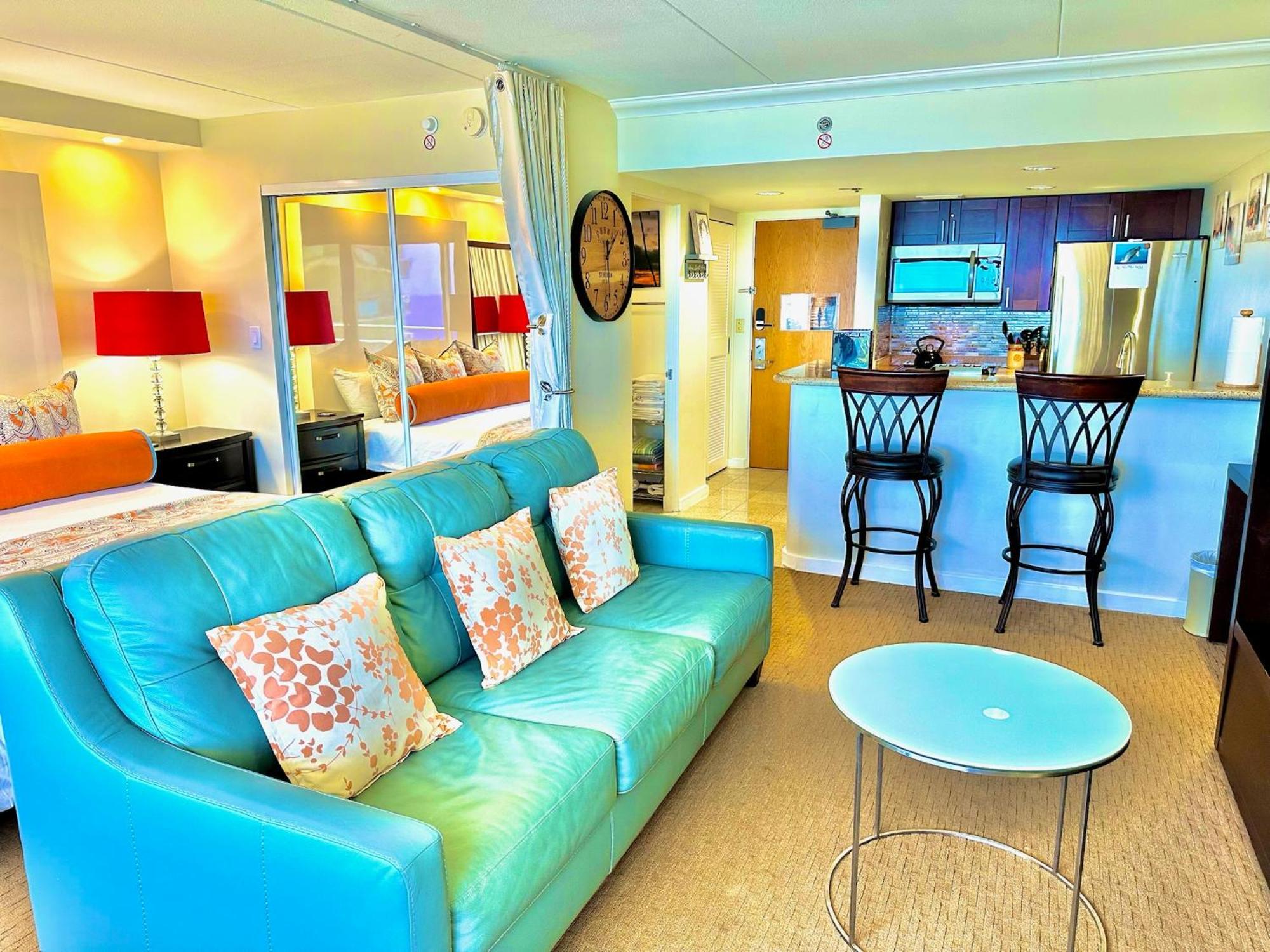 Waikiki Beach Experience! Luxury Oceanview Suite! Гонолулу Экстерьер фото