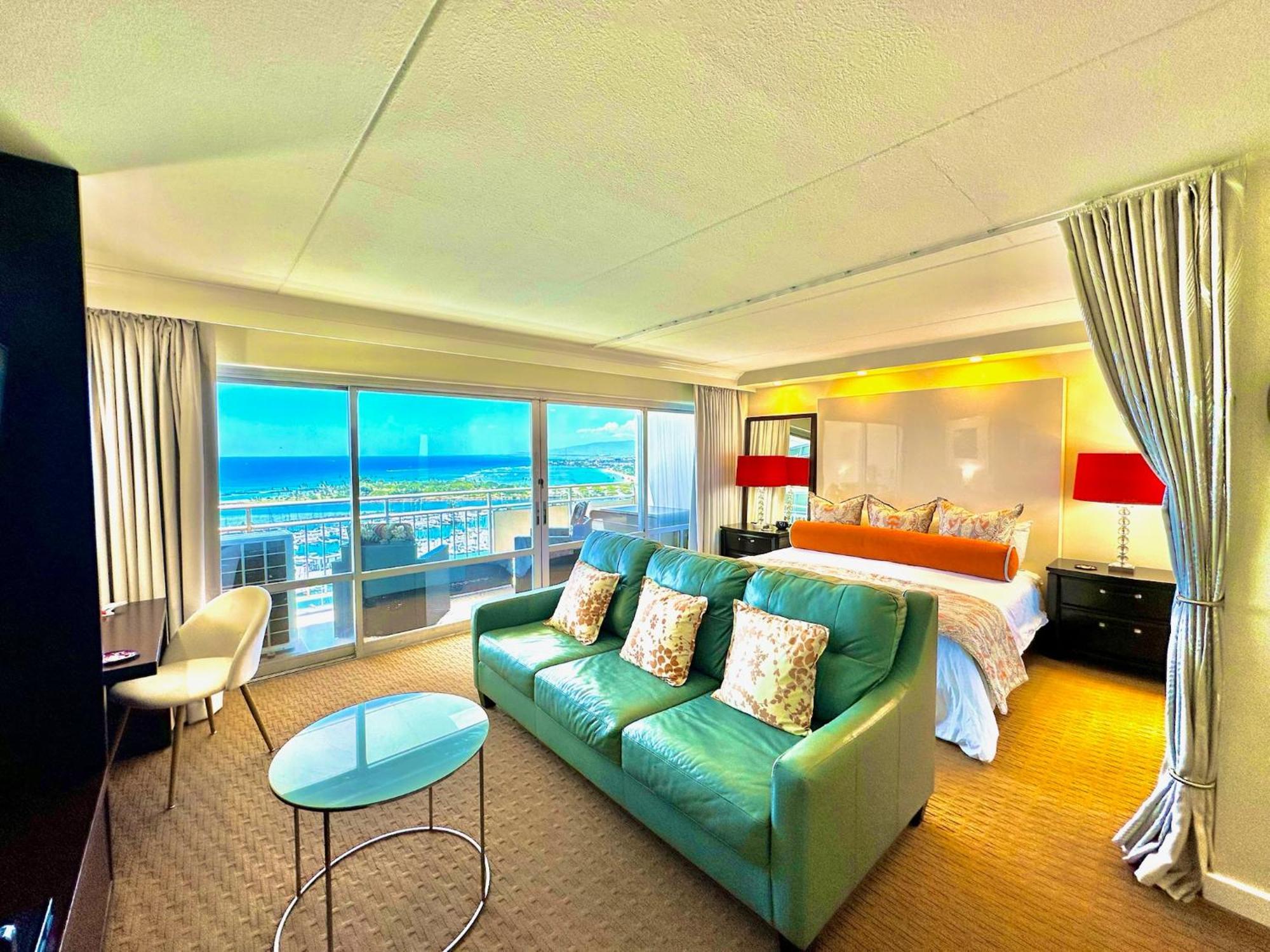 Waikiki Beach Experience! Luxury Oceanview Suite! Гонолулу Экстерьер фото