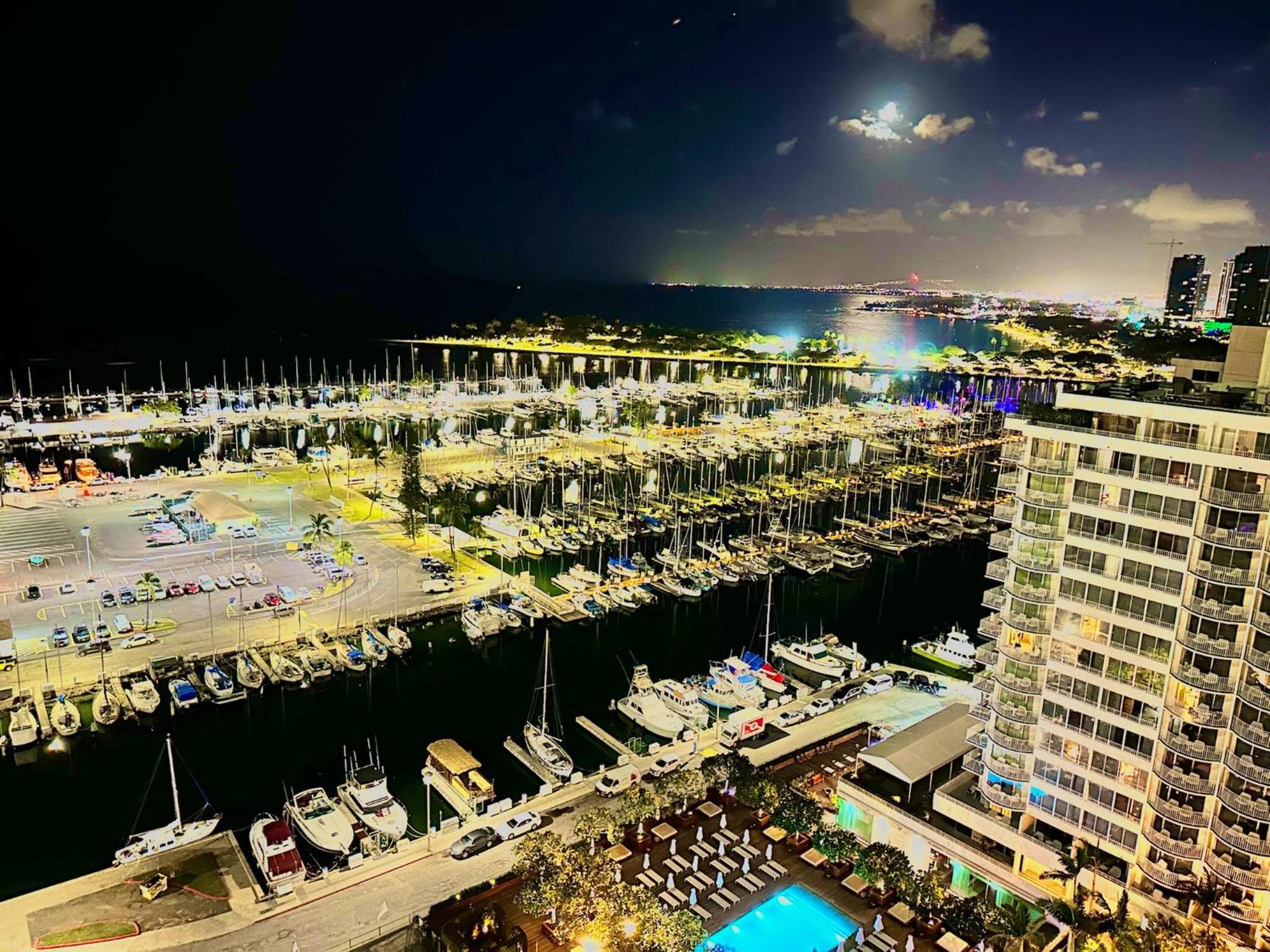 Waikiki Beach Experience! Luxury Oceanview Suite! Гонолулу Экстерьер фото
