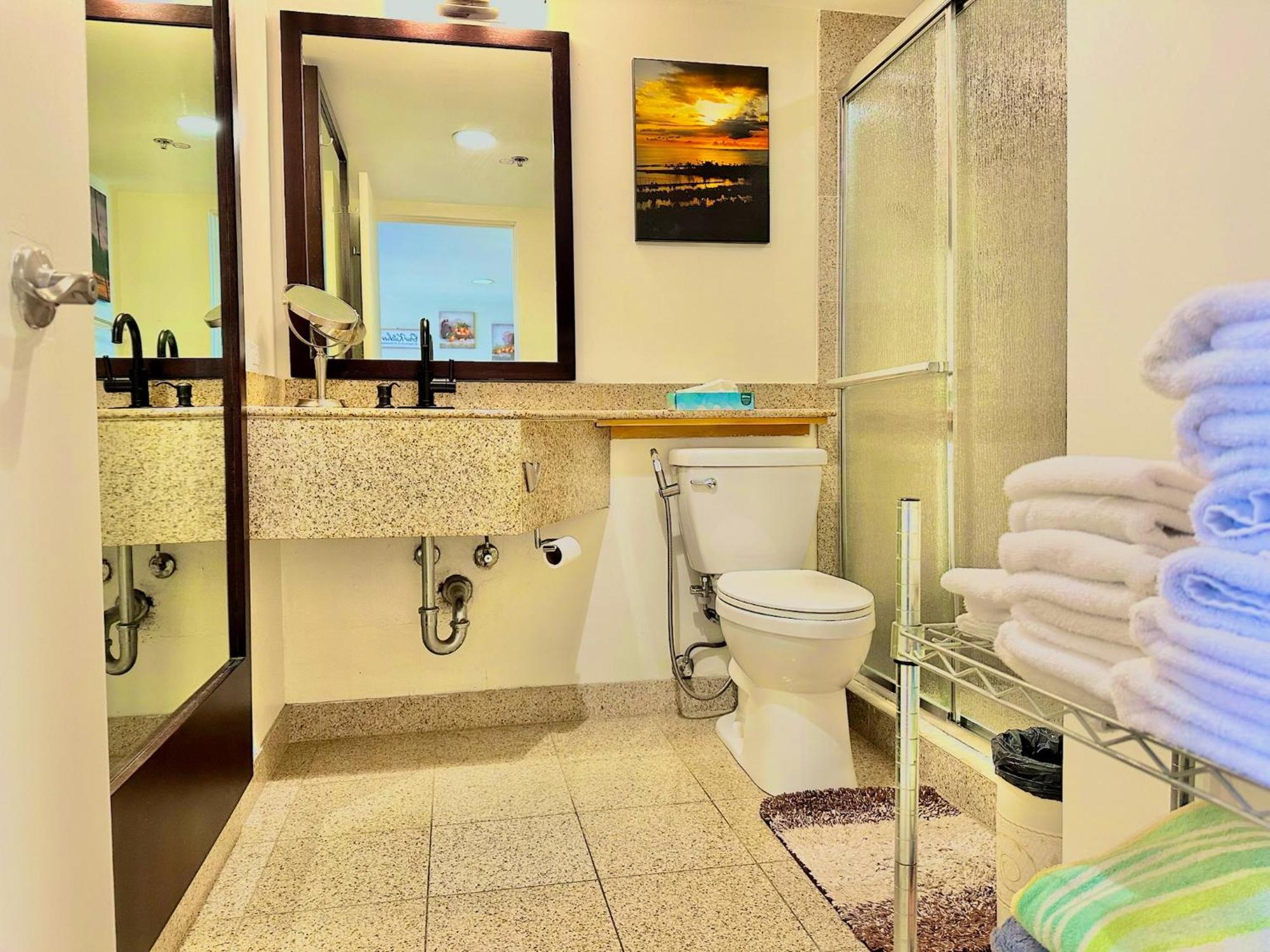 Waikiki Beach Experience! Luxury Oceanview Suite! Гонолулу Экстерьер фото