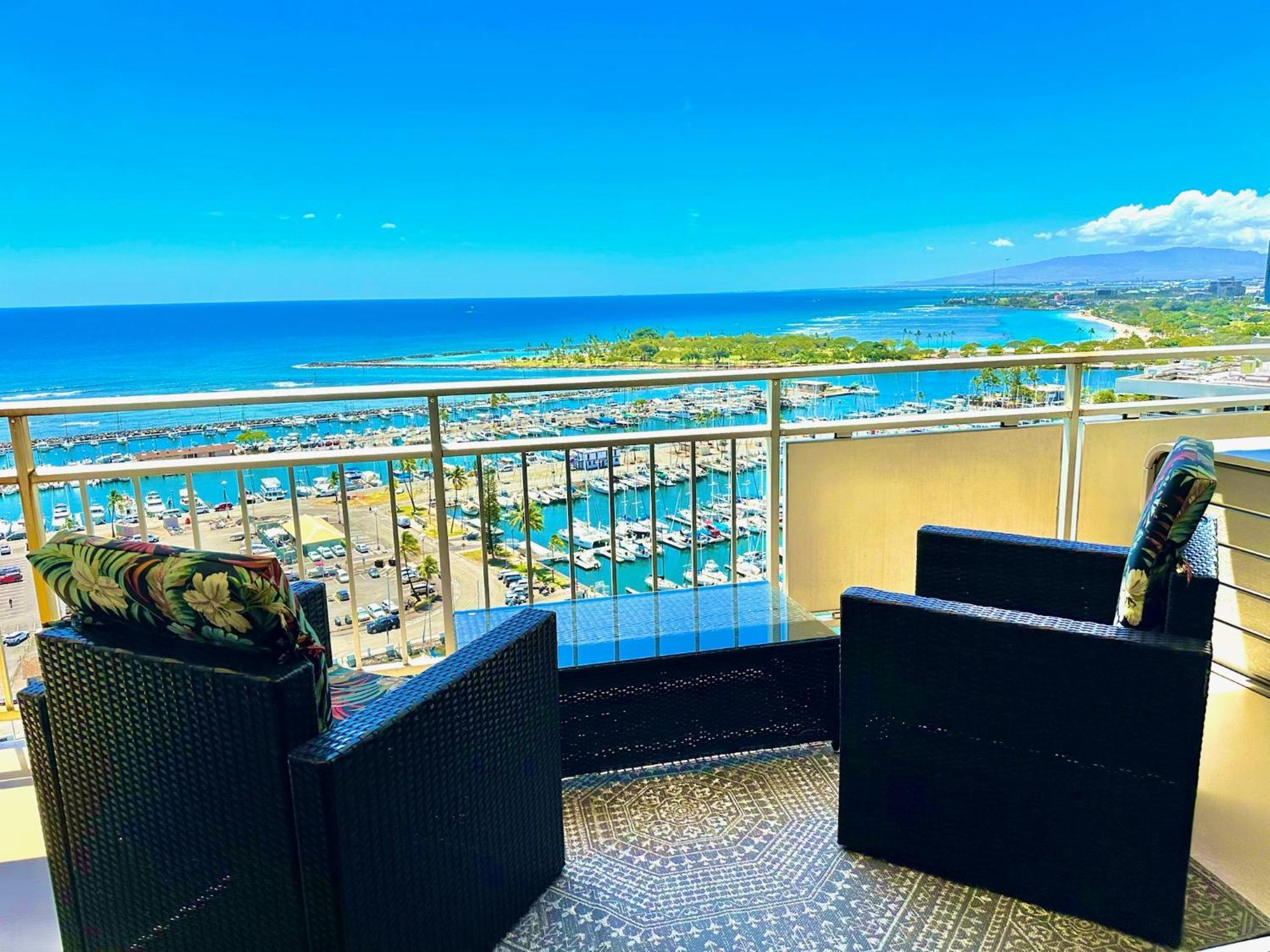 Waikiki Beach Experience! Luxury Oceanview Suite! Гонолулу Экстерьер фото