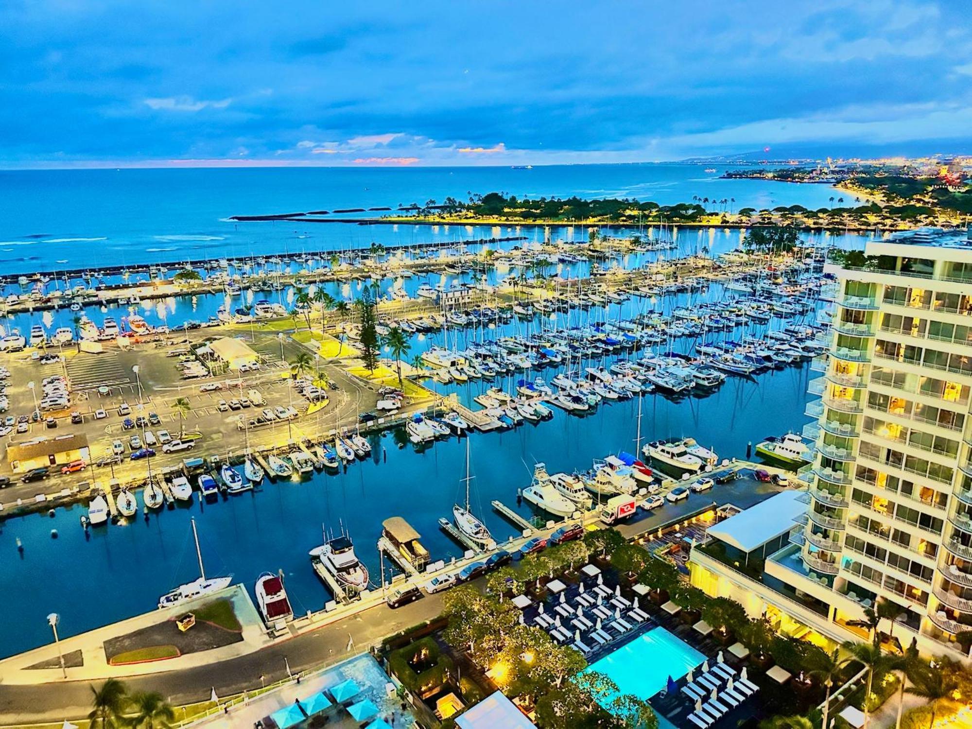 Waikiki Beach Experience! Luxury Oceanview Suite! Гонолулу Экстерьер фото