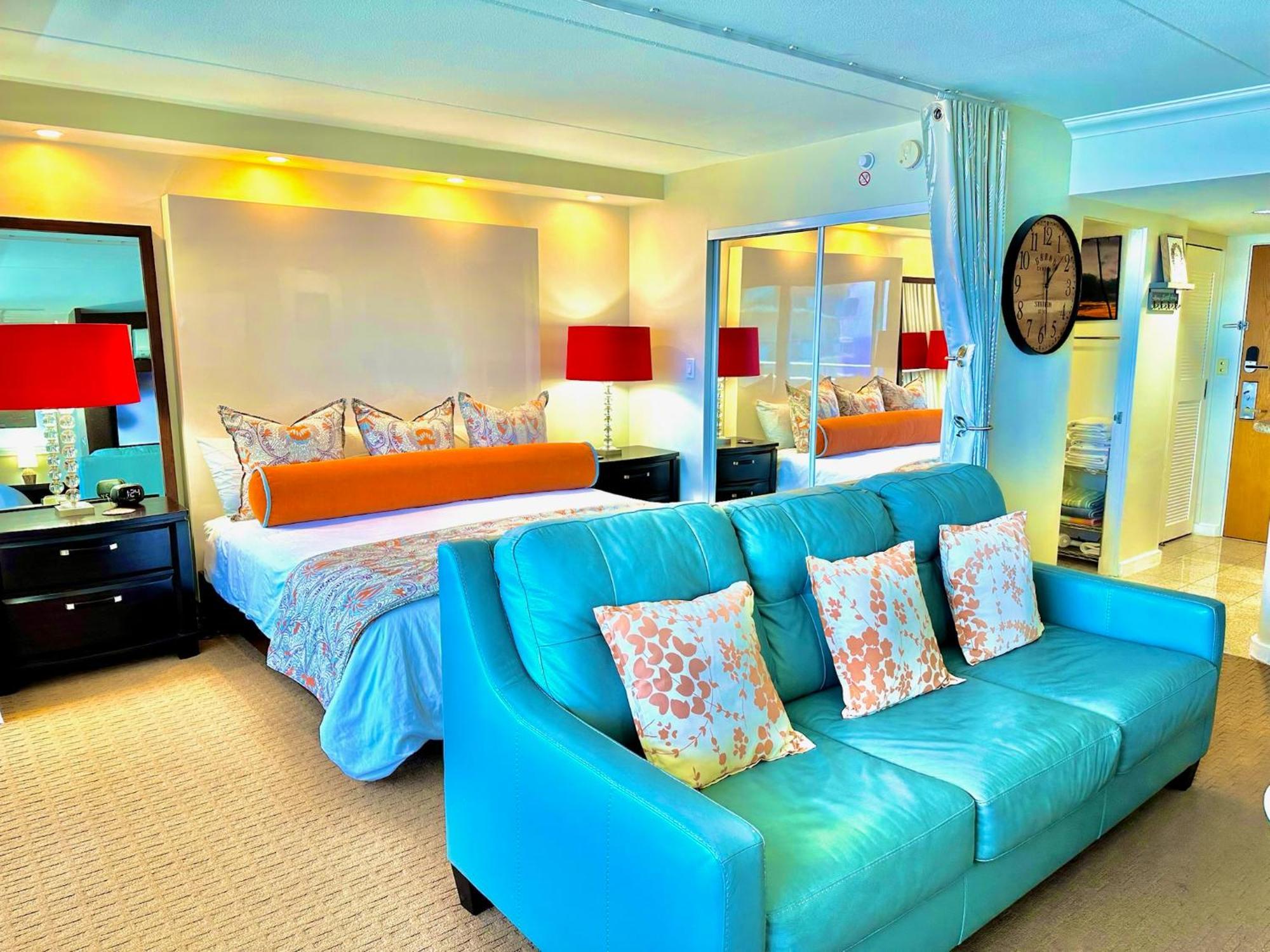 Waikiki Beach Experience! Luxury Oceanview Suite! Гонолулу Экстерьер фото