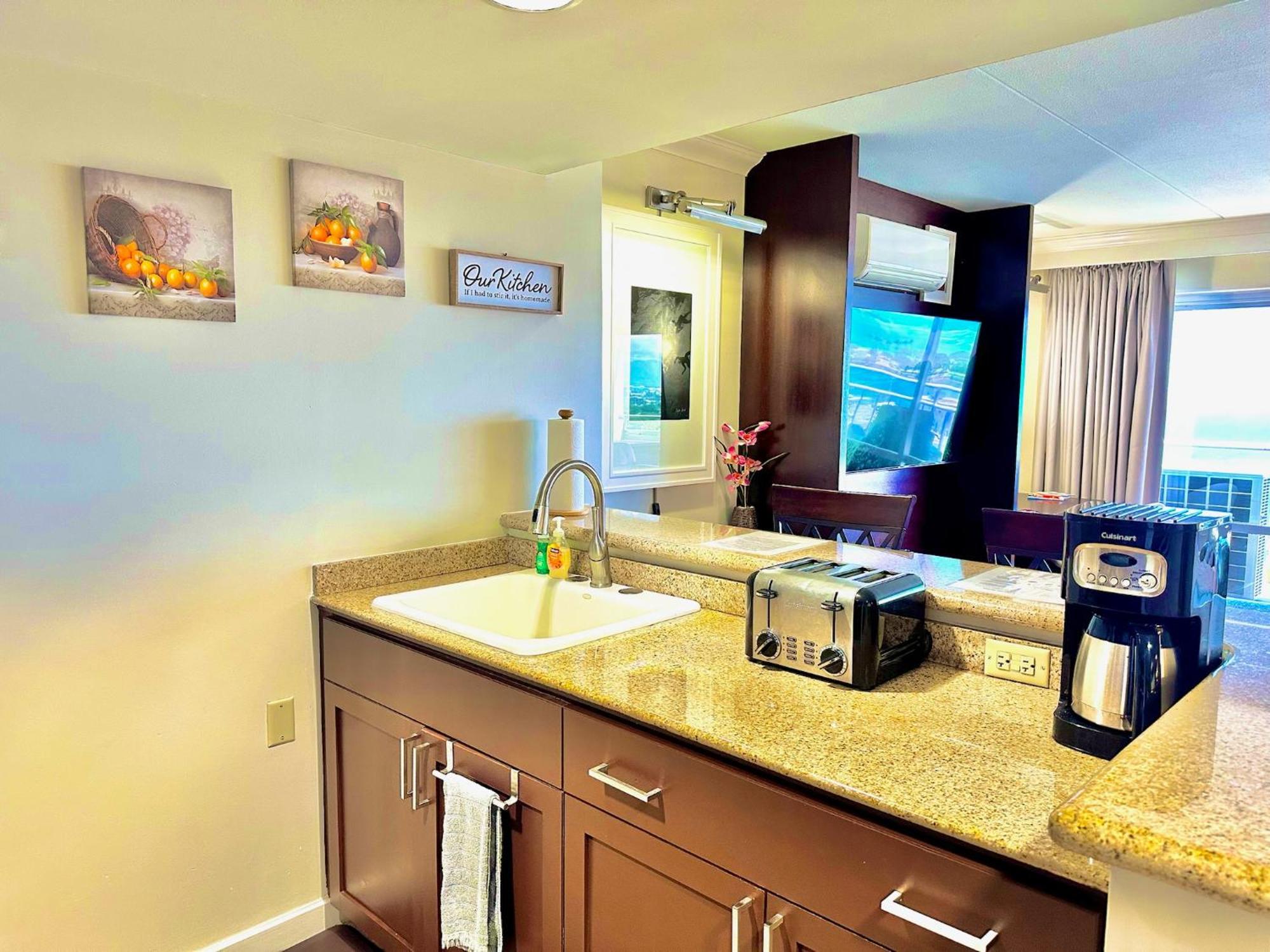 Waikiki Beach Experience! Luxury Oceanview Suite! Гонолулу Экстерьер фото