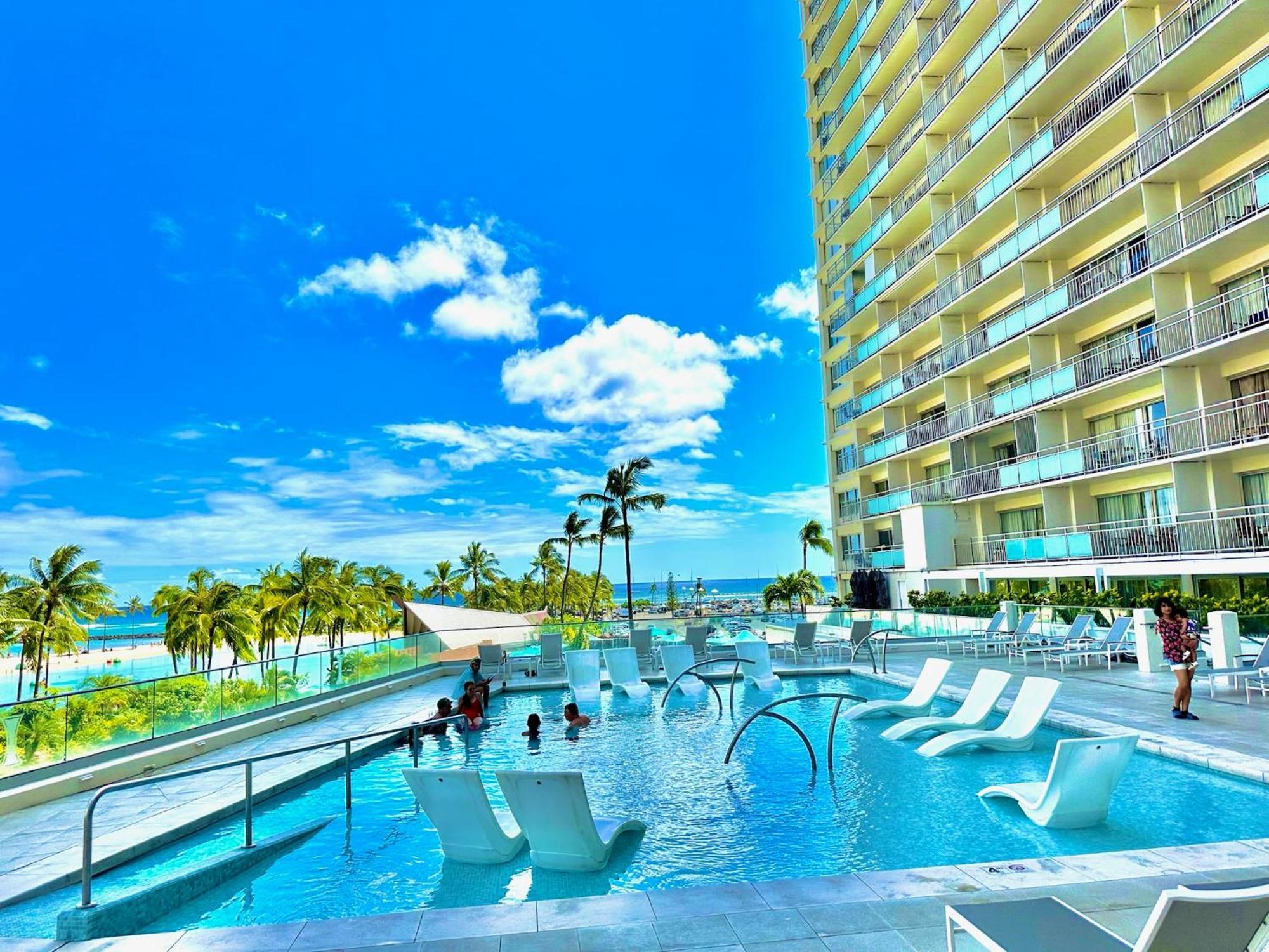 Waikiki Beach Experience! Luxury Oceanview Suite! Гонолулу Экстерьер фото