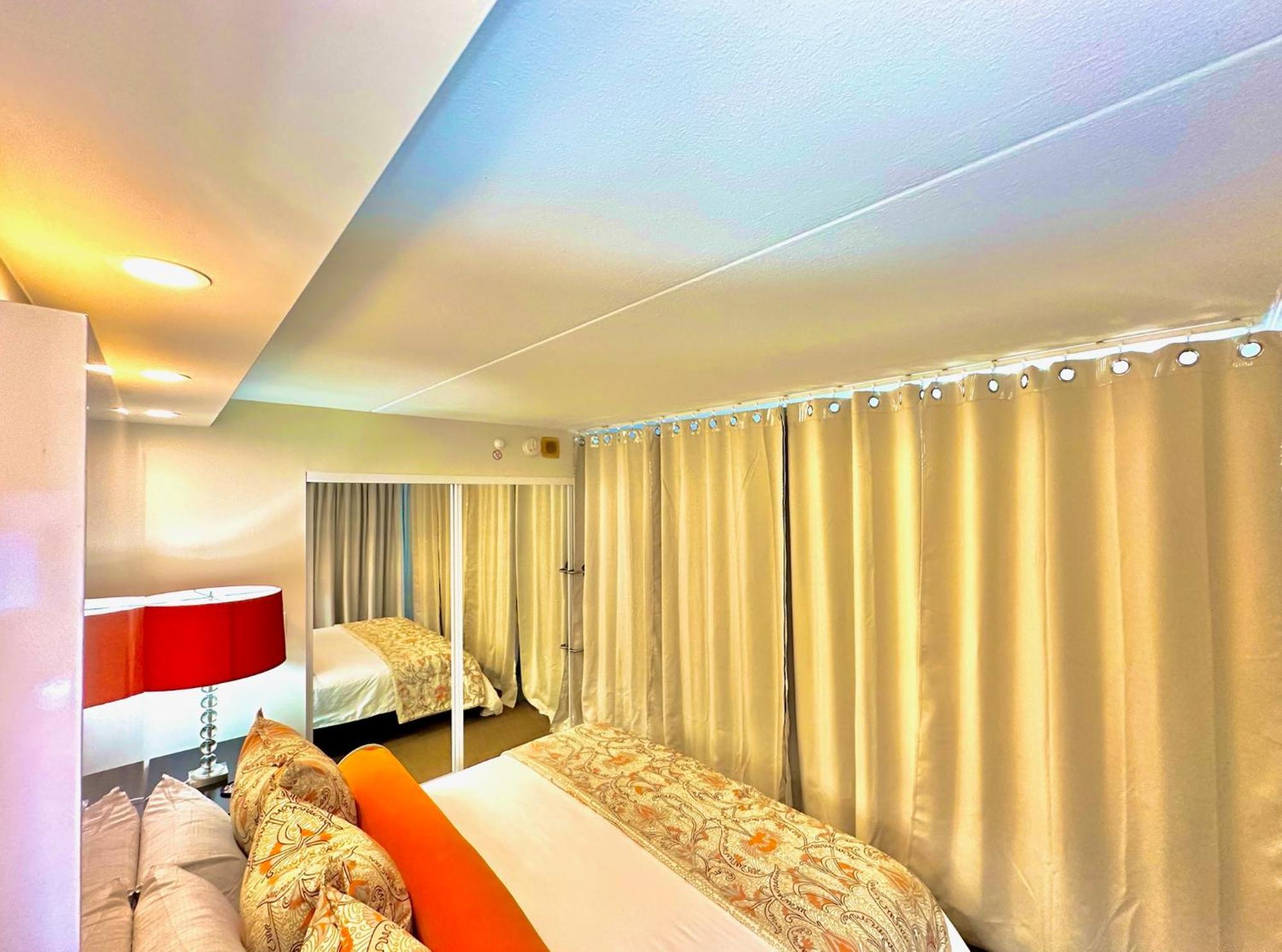 Waikiki Beach Experience! Luxury Oceanview Suite! Гонолулу Экстерьер фото