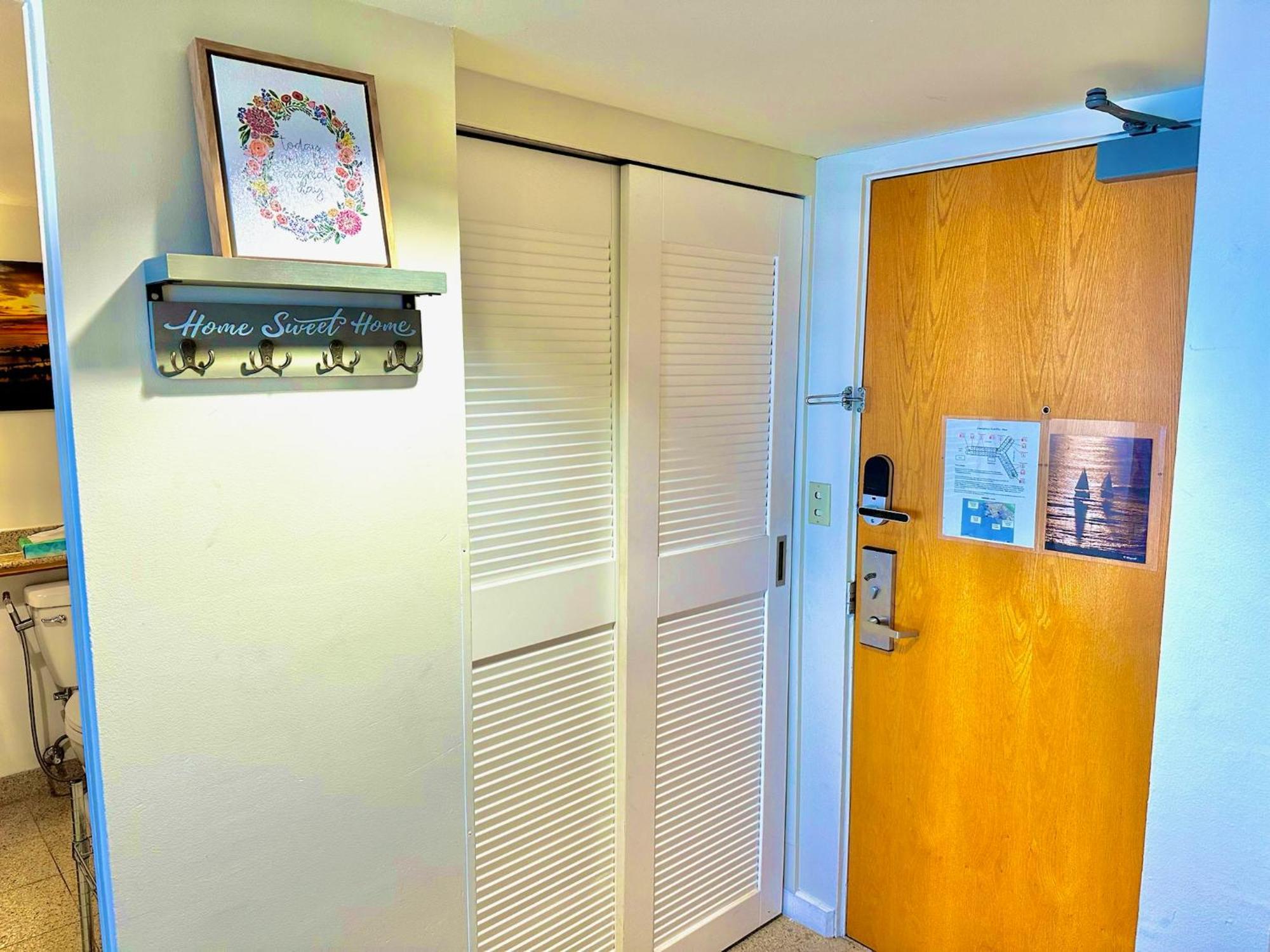 Waikiki Beach Experience! Luxury Oceanview Suite! Гонолулу Экстерьер фото