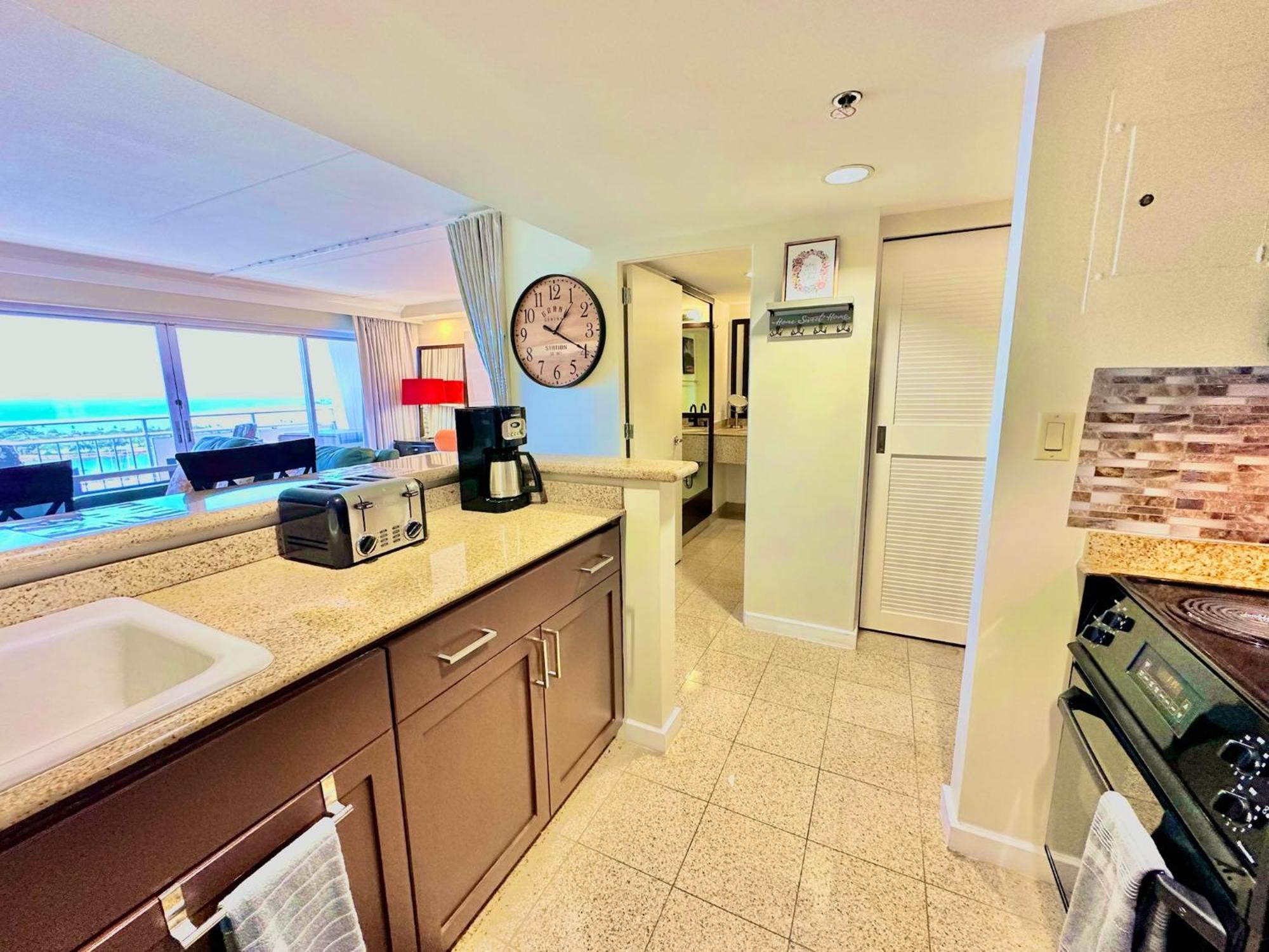 Waikiki Beach Experience! Luxury Oceanview Suite! Гонолулу Экстерьер фото